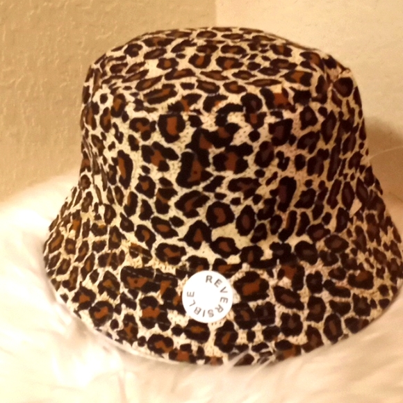 Leopard ๐ Cotton Bucket Hat - Picture 4 of 12